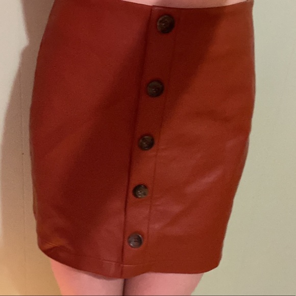 faux leather button skirt - Picture 3 of 3